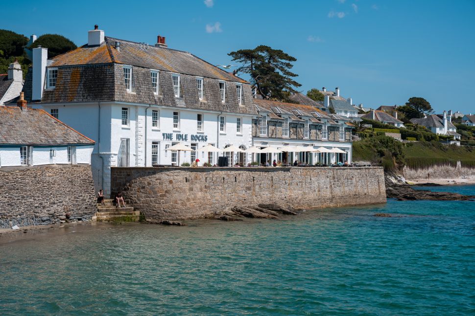 at the idle rocks, a refreshed cornwall classic finds its rhythm
