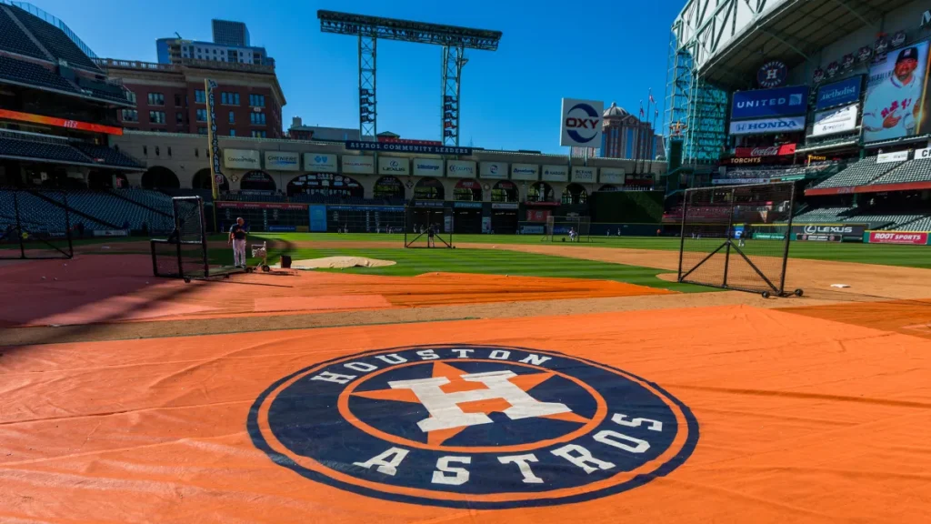 astros re sign ex cubs, royals .715 ops outfielder
