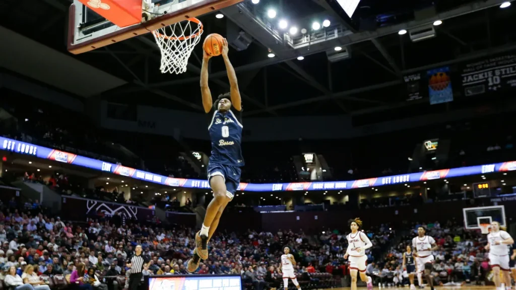 michigan five star freshman carried off court seconds into exhibition game