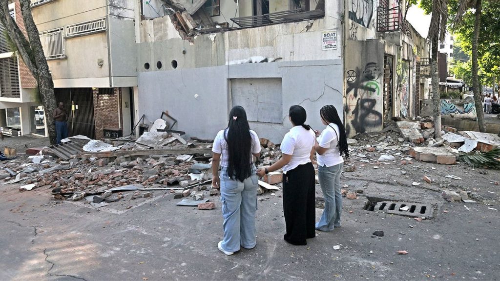 vacation hot spot brings travel concerns about violent crime and quake fallout