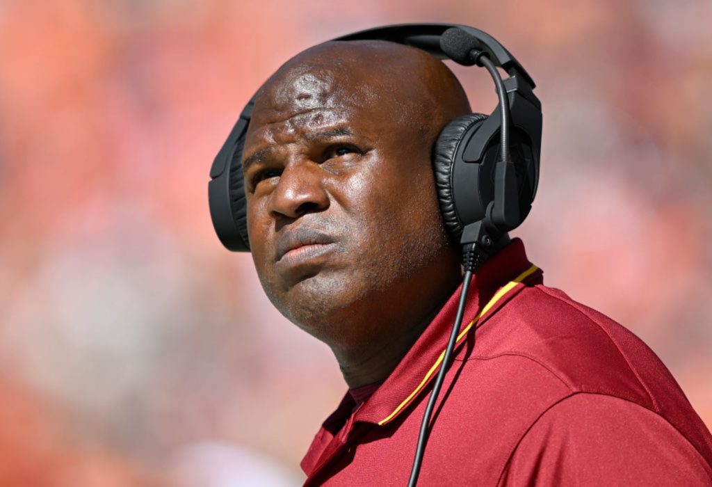 how chiefs oc eric bieniemy is home with his wife but still helping with practices