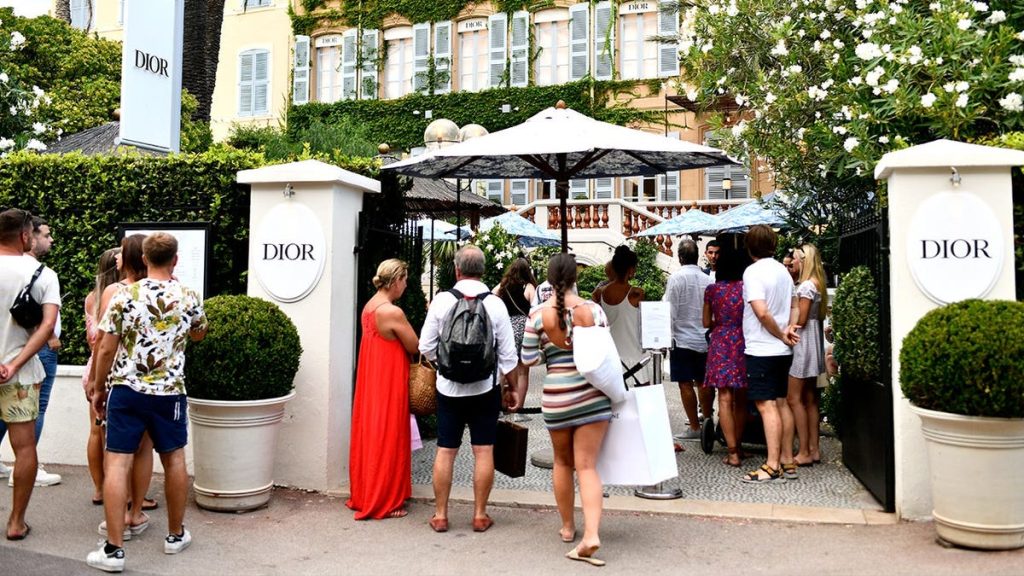 saint tropez crowds surge as influencers fuel french riviera rush