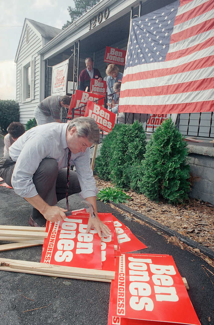 ben jones, good ol’ boy ‘dukes of hazzard’ actor and 2 term us house member, dies at 84