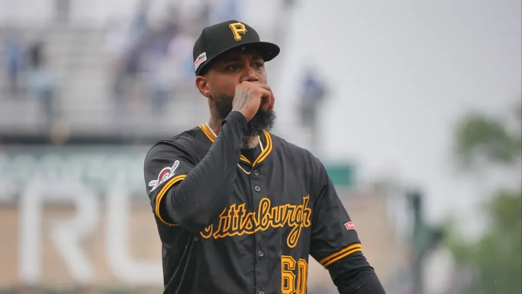 diamondbacks sign ex yankees, pirates veteran reliever with 4.37 era