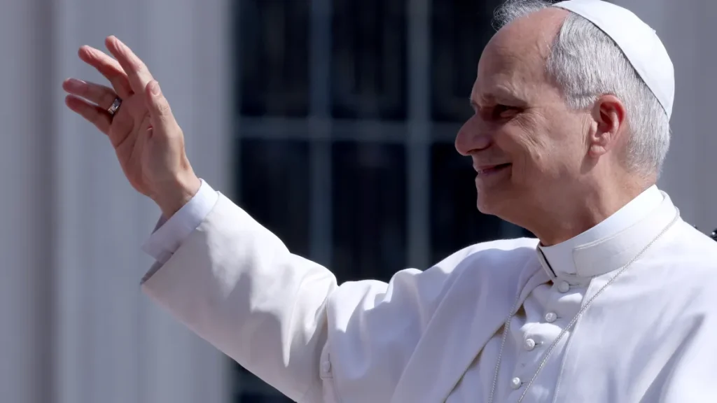 why white sox are giving away 'pope hats' to honor chicago native pope leo xiv