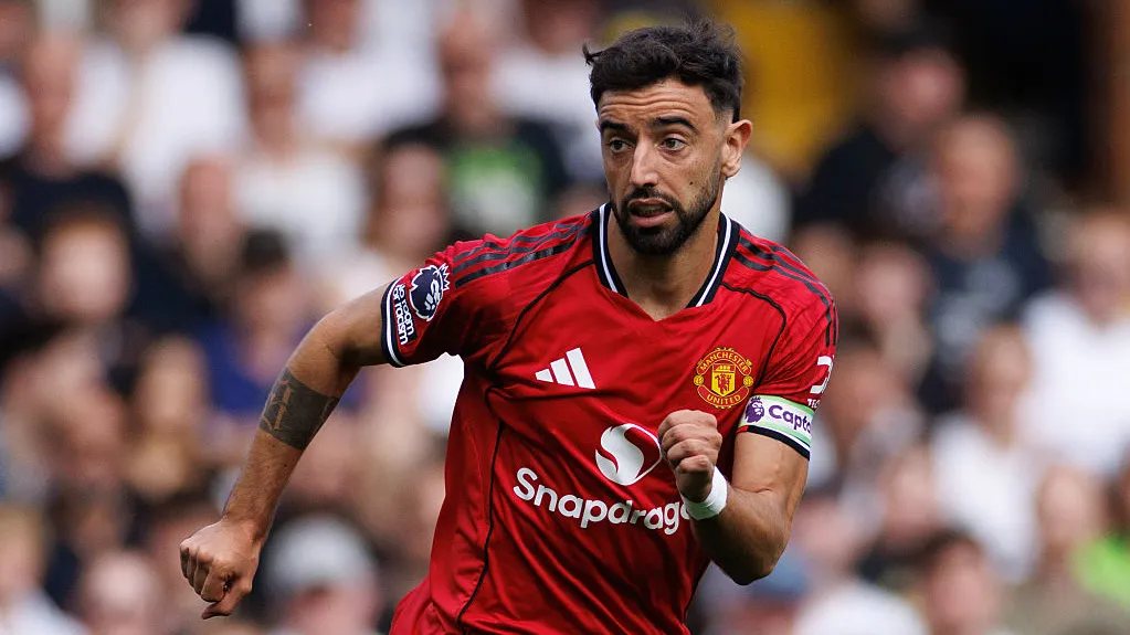 manchester united in contract renewal talks with key midfielder