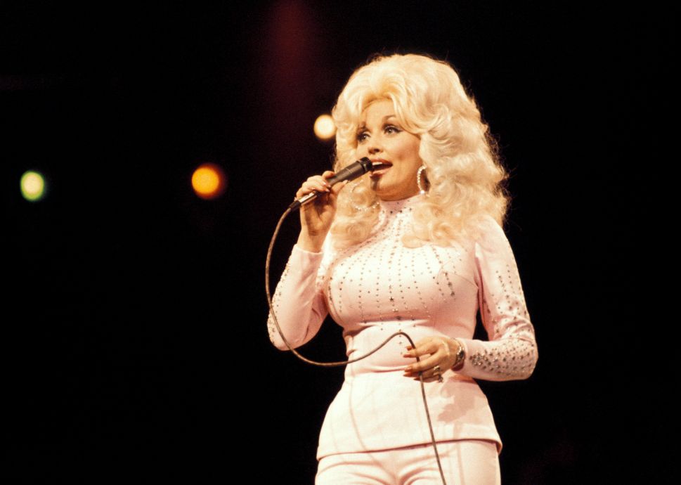 dolly parton once lost a dolly parton lookalike contest