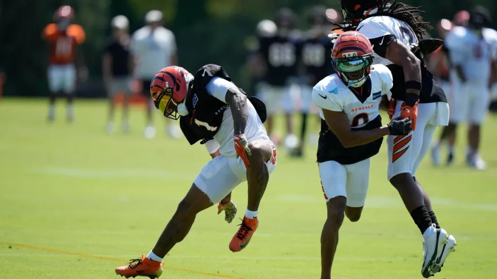 ja’marr chase injury update: latest news on bengals wr after leaving practice with knee injury