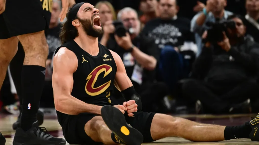 cavaliers predicted to trade max strus for $46m ex warriors champion in blockbuster 4 team deal