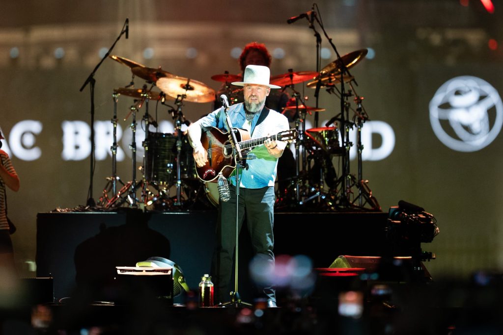 thousands of zac brown fans left fenway with more than concert memories after historic surprise