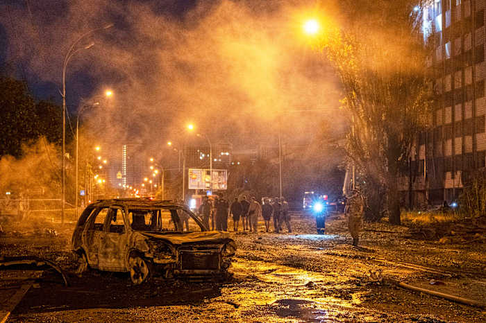 russian planes fire a salvo of glide bombs at a southern ukraine city, killing 1 and wounding dozens