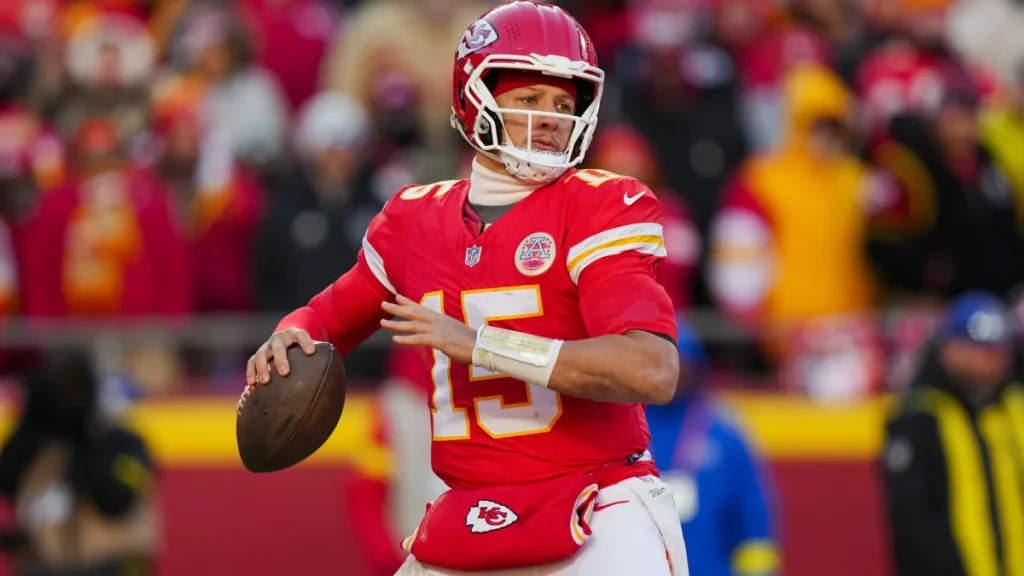 how chiefs' patrick mahomes can break an aaron rodgers nfl record with 33 tds