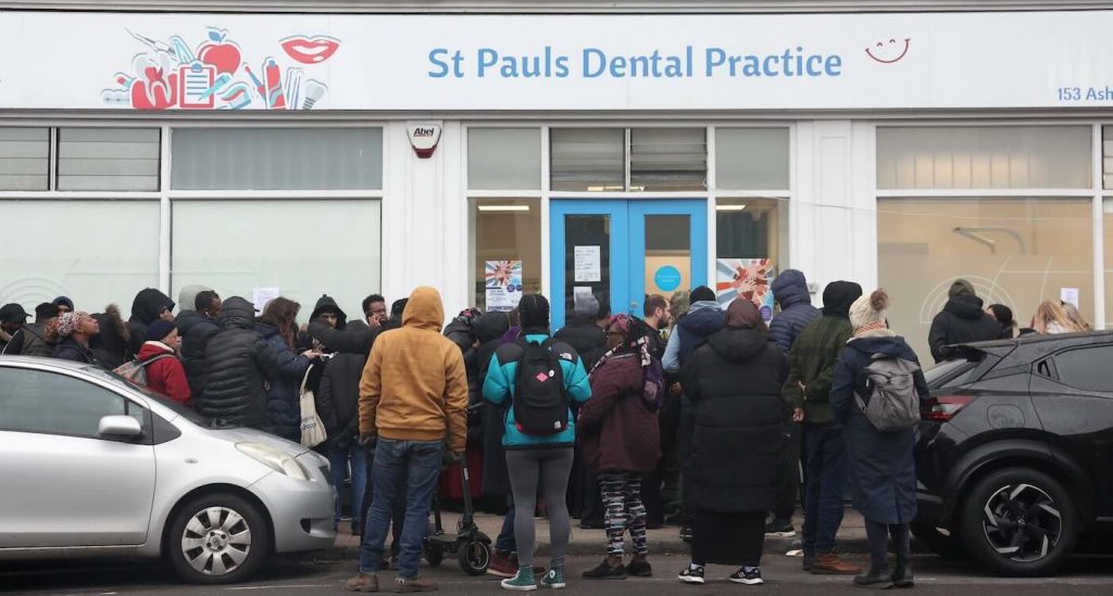 mobile dental lab brings volunteer dentists to deliver care to homeless and vulnerable in uk