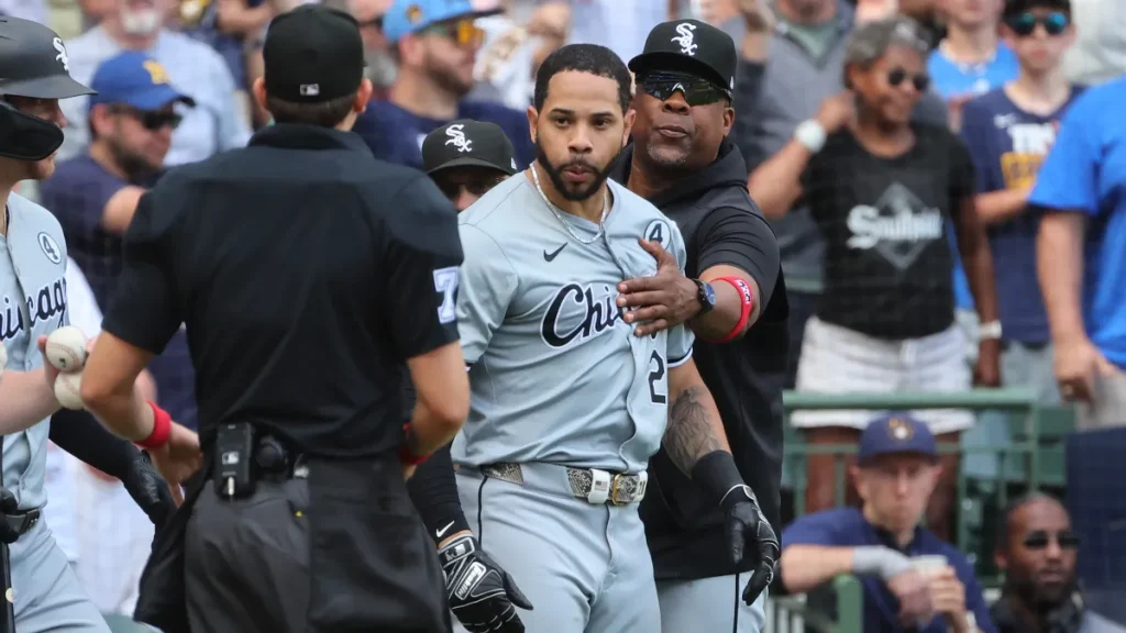 white sox make trade with phillies for 13 year mlb veteran outfielder