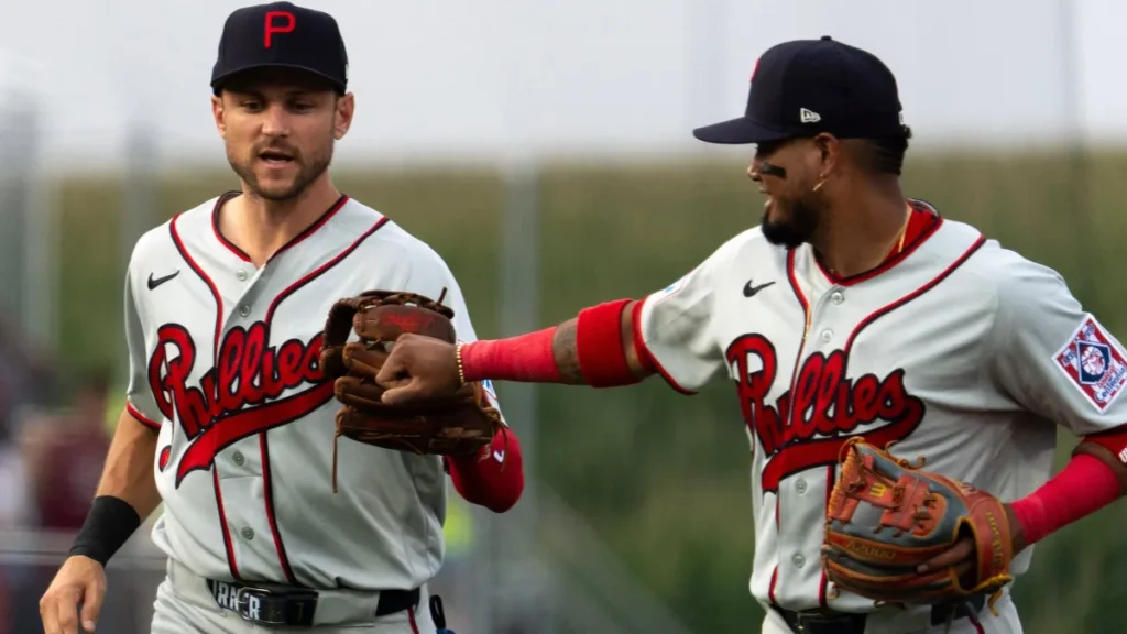 luis arraez says it's a 'blessing' to play in front of phillies fans