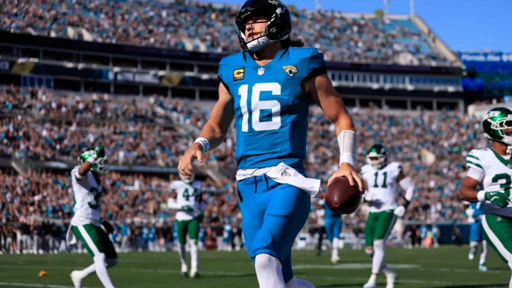 Trevor Lawrence steps in to break up scuffle at Jaguars-Buccaneers joint practice trevor lawrence steps in to break up scuffle at jaguars buccaneers joint practice