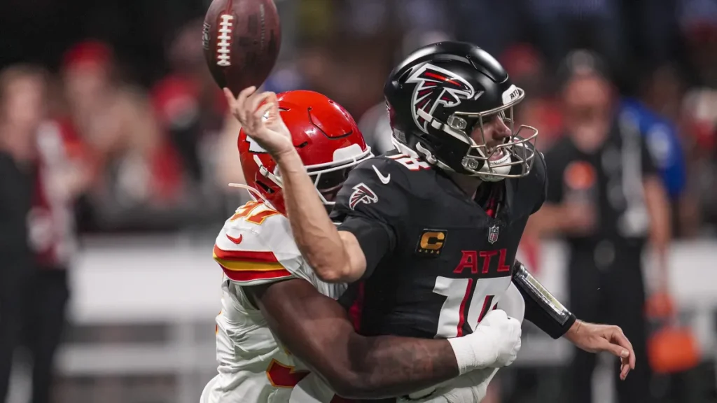 chiefs urged to consider trade decision with first round bust de that makes perfect sense