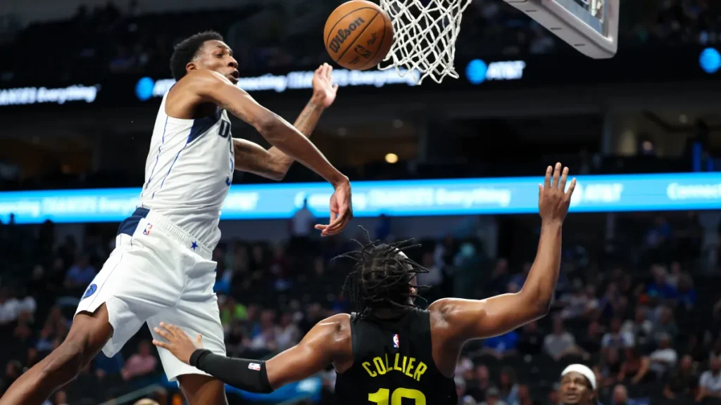 how victor wembanyama's height compares to newest clippers giant jamarion sharp