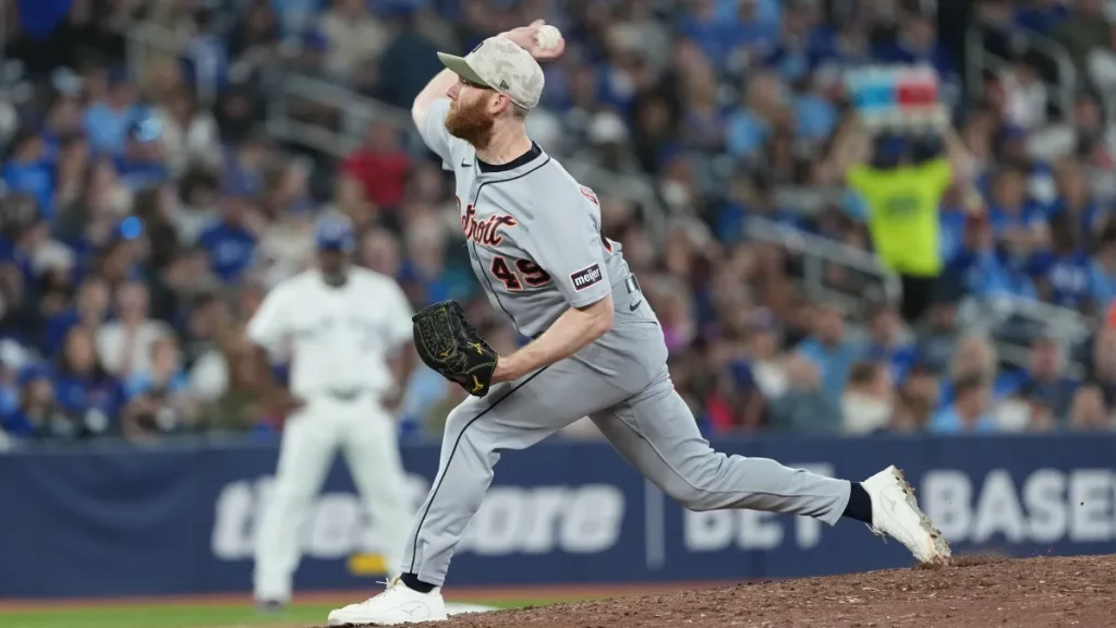 red sox sign ex cardinals, giants reliever amid 8 game winning streak