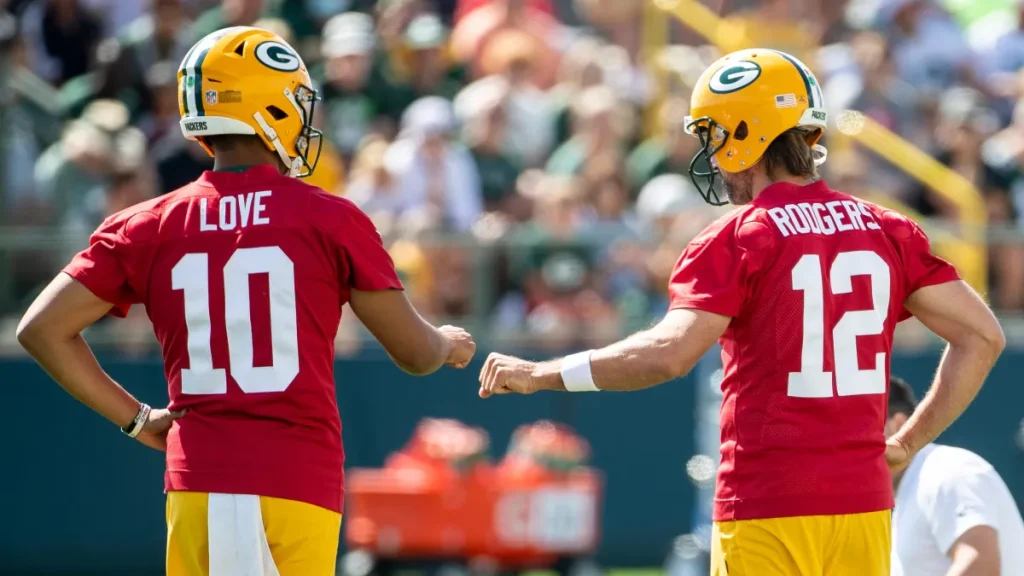 packers’ jordan love shuts down all doubters about relationship with aaron rodgers