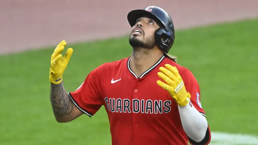 mets claim ex guardians 26 year old infielder after trade deadline