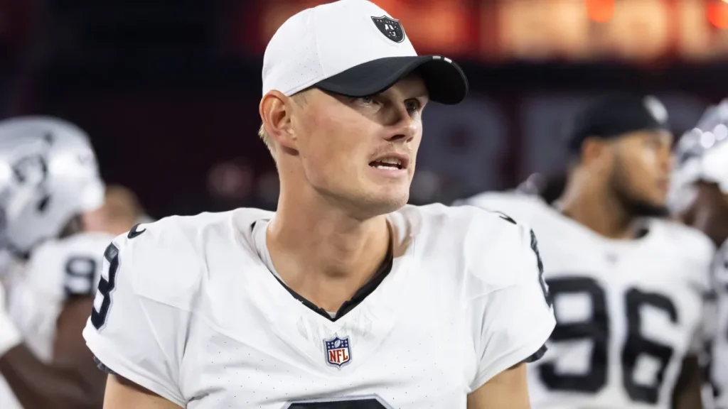 saints reportedly sign former raiders two time all pro kicker