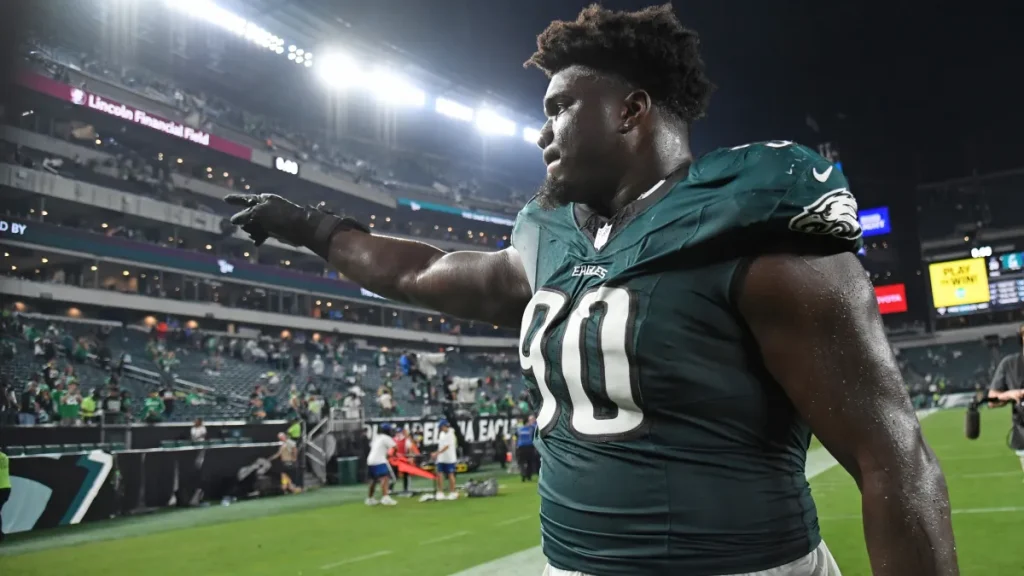 jordan davis calls new eagles fan favorite 5 foot 11 ol a 'bowling ball of knives'