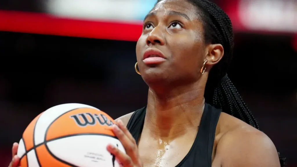 aliyah boston calls fever fans ‘disrespectful’ for booing stephanie white