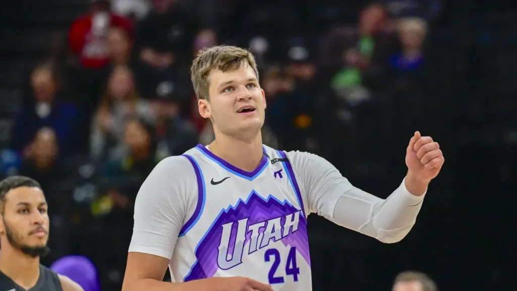 lakers have massive problem with $50m three time nba champion despite trading for walker kessler