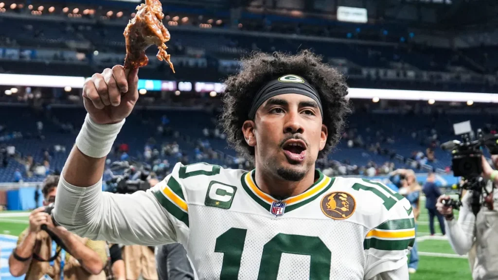 jordan love gets stern warning as packers' training camp continues