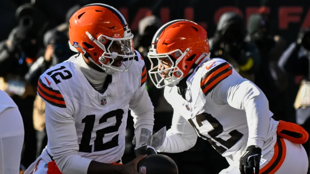 browns' shedeur sanders just got a big edge over deshaun watson from nfl experts