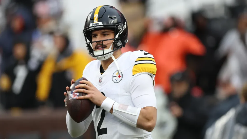 why steelers' mike mccarthy will keep mason rudolph to form qb quartet with aaron rodgers