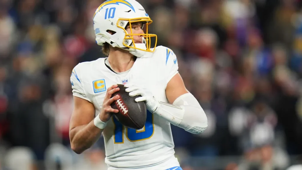 Justin Herbert handed massive NFL honor that Patrick Mahomes won’t like justin herbert handed massive nfl honor that patrick mahomes won’t like
