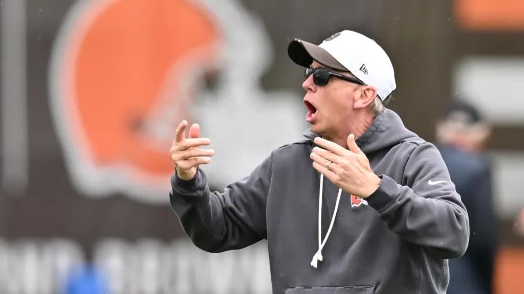 browns urged to take chance on disgruntled $120m star who could help offense