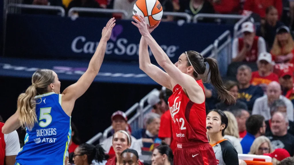 Caitlin Clark reveals how she outsmarted Paige Bueckers on game-changing play caitlin clark reveals how she outsmarted paige bueckers on game changing play