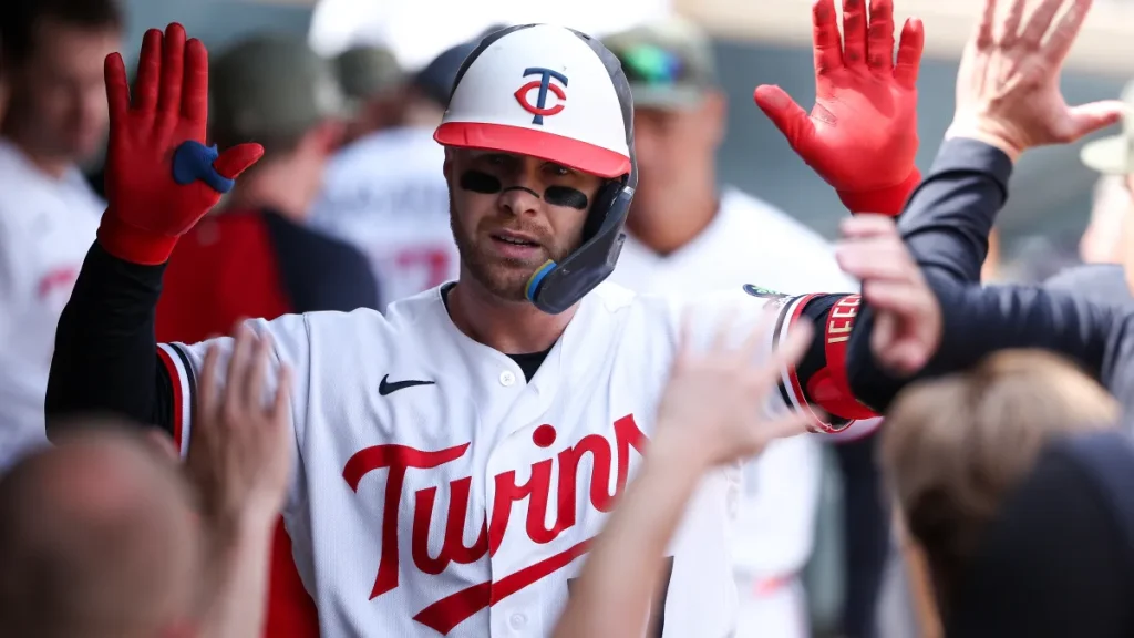 yankees' top catcher trade target given 50 50 chance of being dealt by espn