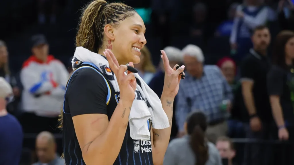 sky coach tyler marsh blasts wnba referees after kamilla cardoso gets zero free throws: ‘it was a joke’
