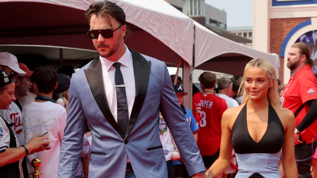 paul skenes’ miami beach appearance turns heads after concerning pirates start