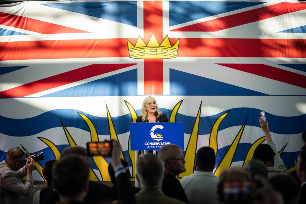 b.c. conservatives to gather for crisis meeting on monday after departure of five mlas