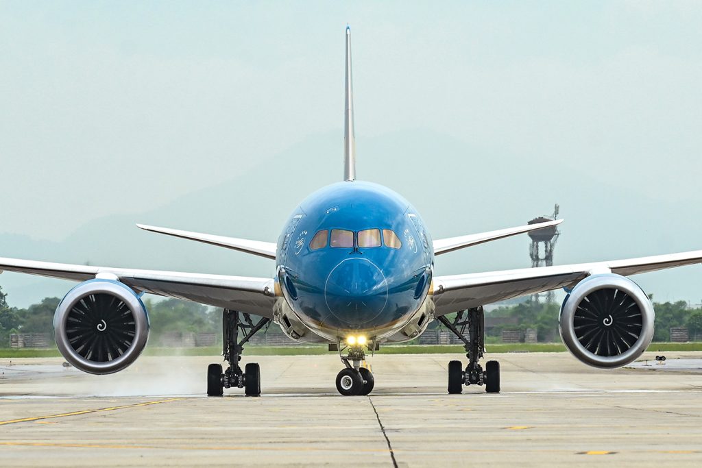 vietnam airlines takes delivery of fifth boeing 787 10 aircraft