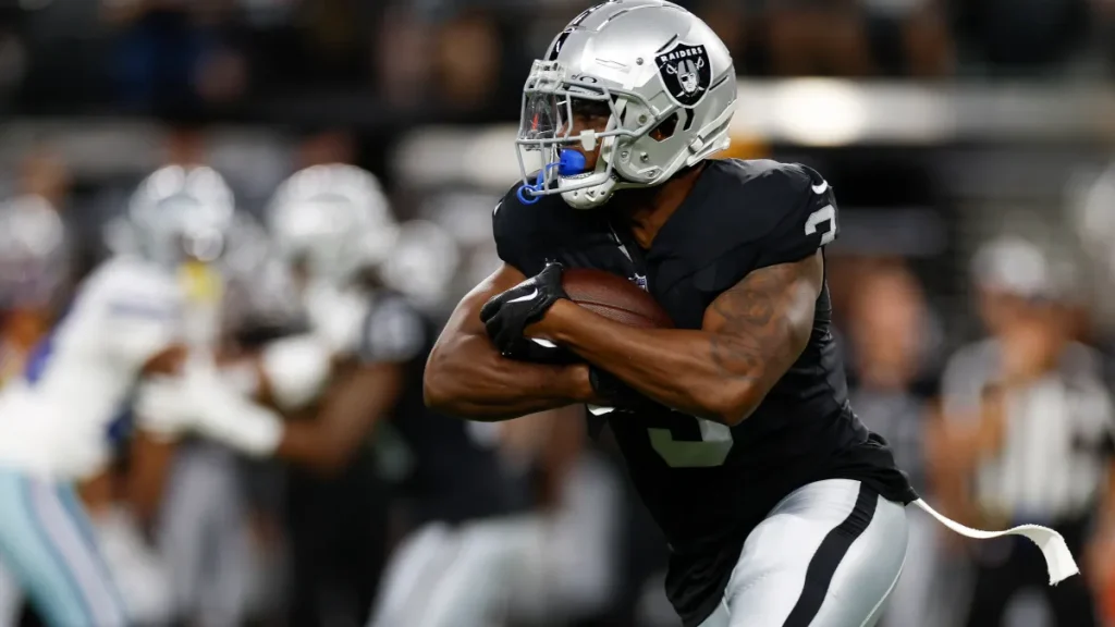 saints quietly make late night trade with 49ers for ex raiders fourth round rb