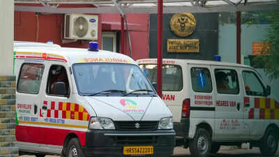 rs 10,000 fine if its ambulances fail to reach crash site in 10 minutes