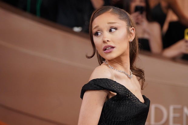 ariana grande pulls out of london musical over “endless, ongoing public scrutiny”