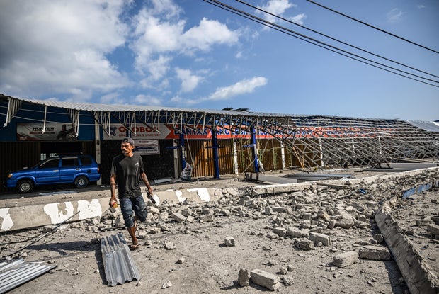 Indonesia earthquake death toll nears 70 as thousands wait for help on country’s Independence Day indonesia earthquake death toll nears 70 as thousands wait for help on country’s independence day