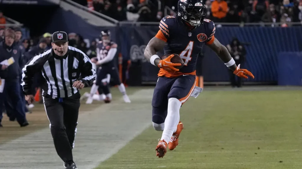 RB D'Andre Swift’s sudden exit from Bears practice due to 'a cramp' rb d'andre swift’s sudden exit from bears practice due to 'a cramp'