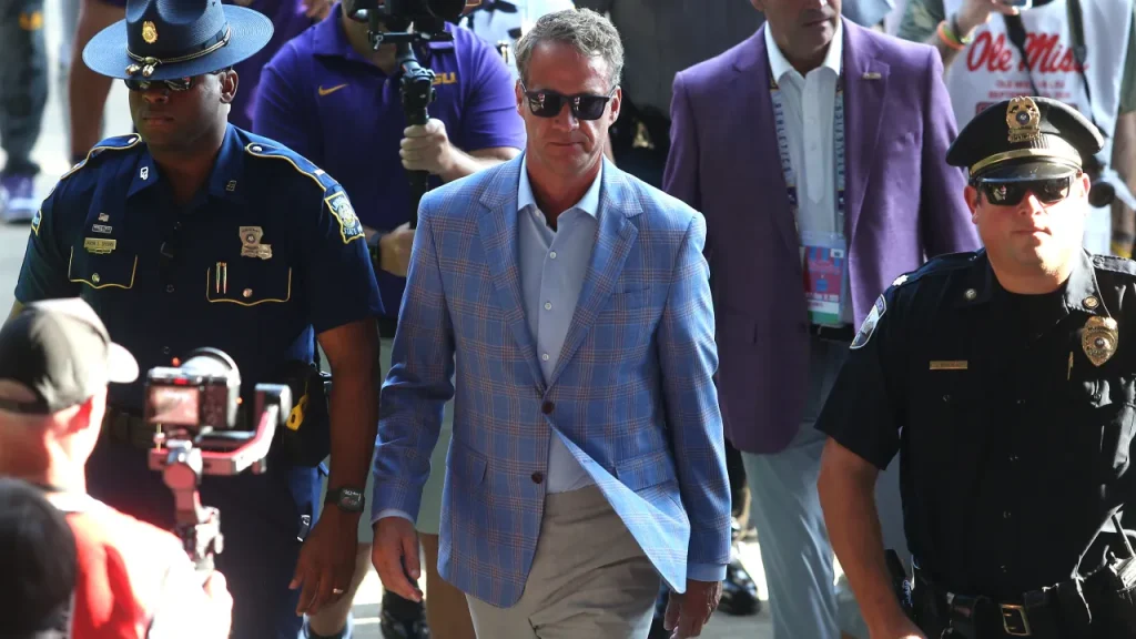 lane kiffin aggressively jeered by angry ole miss fans as he enters stadium ahead of oxford homecoming
