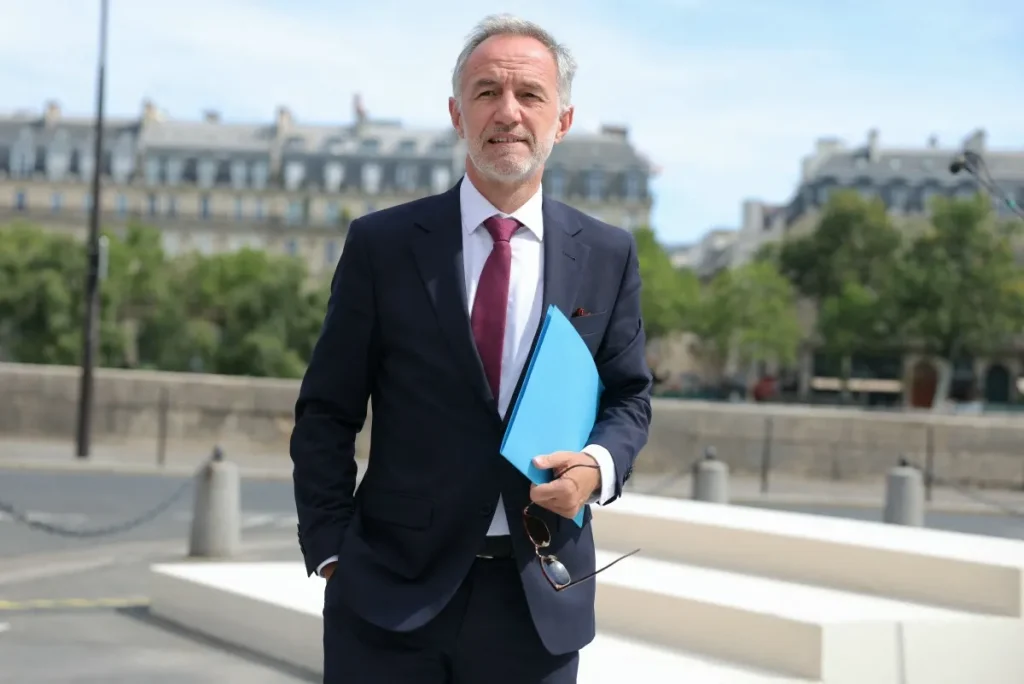 paris mayor expresses ‘deepest regrets’ over school monitor sex abuse