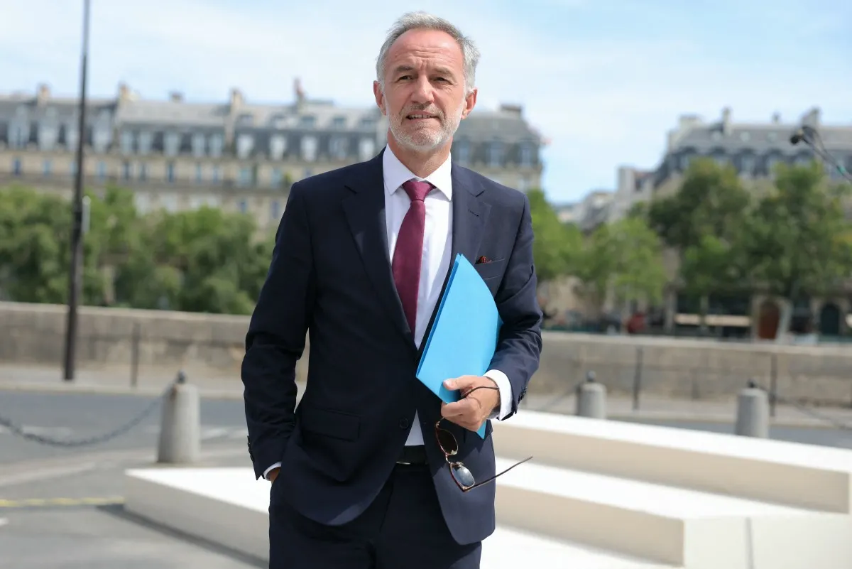 paris mayor expresses ‘deepest regrets’ over school monitor sex abuse