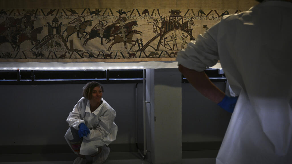 Macron in Britain to help unveil Bayeux tapestry for historic exhibition macron in britain to help unveil bayeux tapestry for historic exhibition
