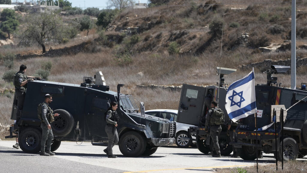 israeli settler and palestinian driver killed in west bank shootings